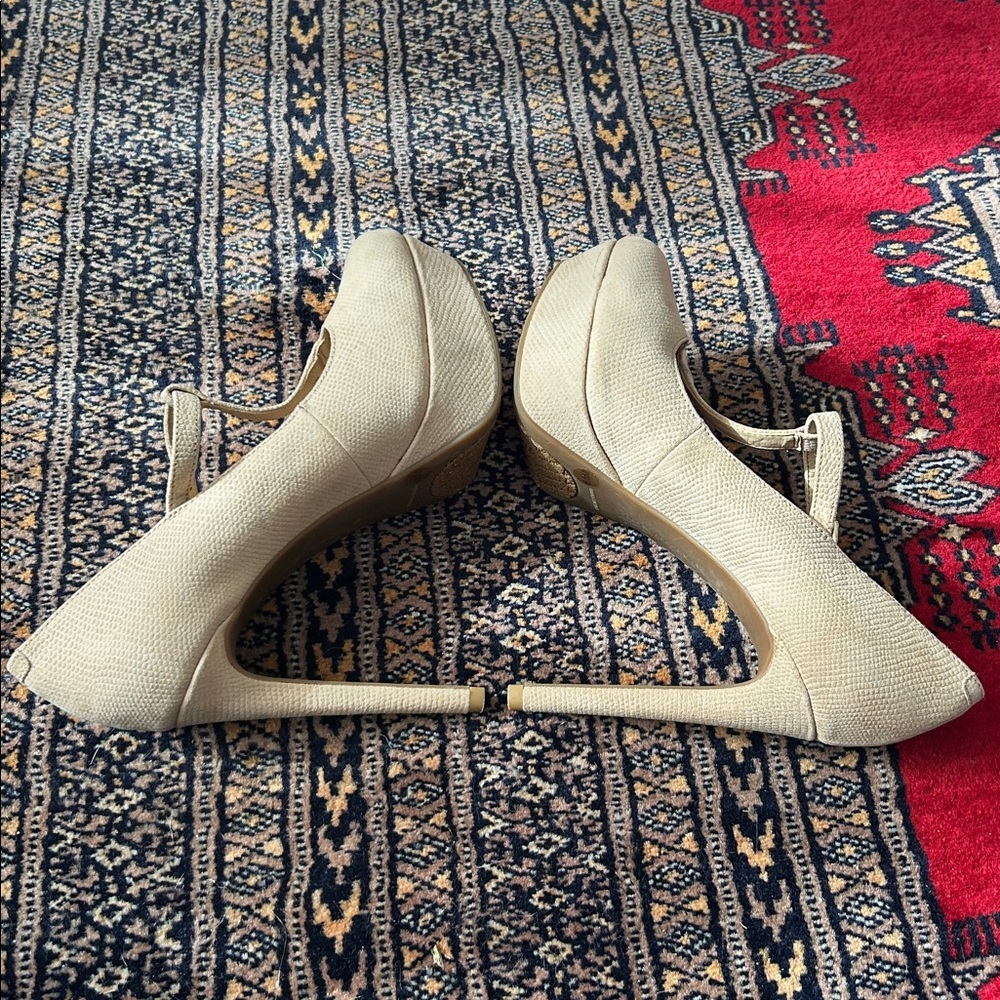Gianni Bini heels - Picture 3 of 9